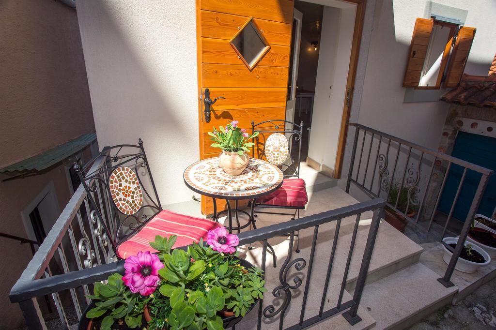 Holiday Home Smokovec Vrbnik Buitenkant foto