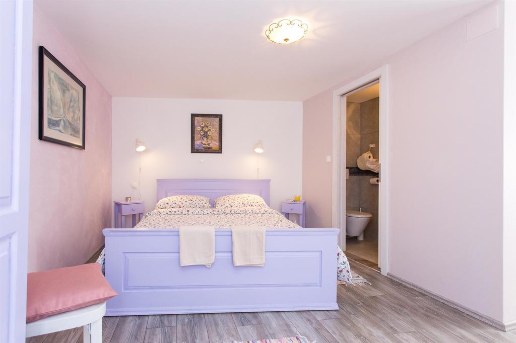 Holiday Home Smokovec Vrbnik Buitenkant foto