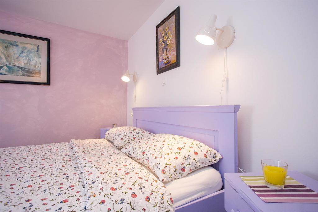 Holiday Home Smokovec Vrbnik Buitenkant foto